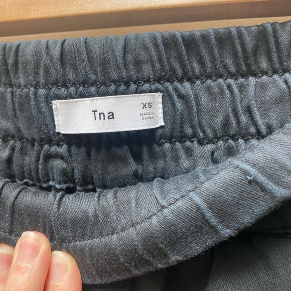 TNA Aritzia Black Zipper Pocket Jogger - Picture 5 of 6